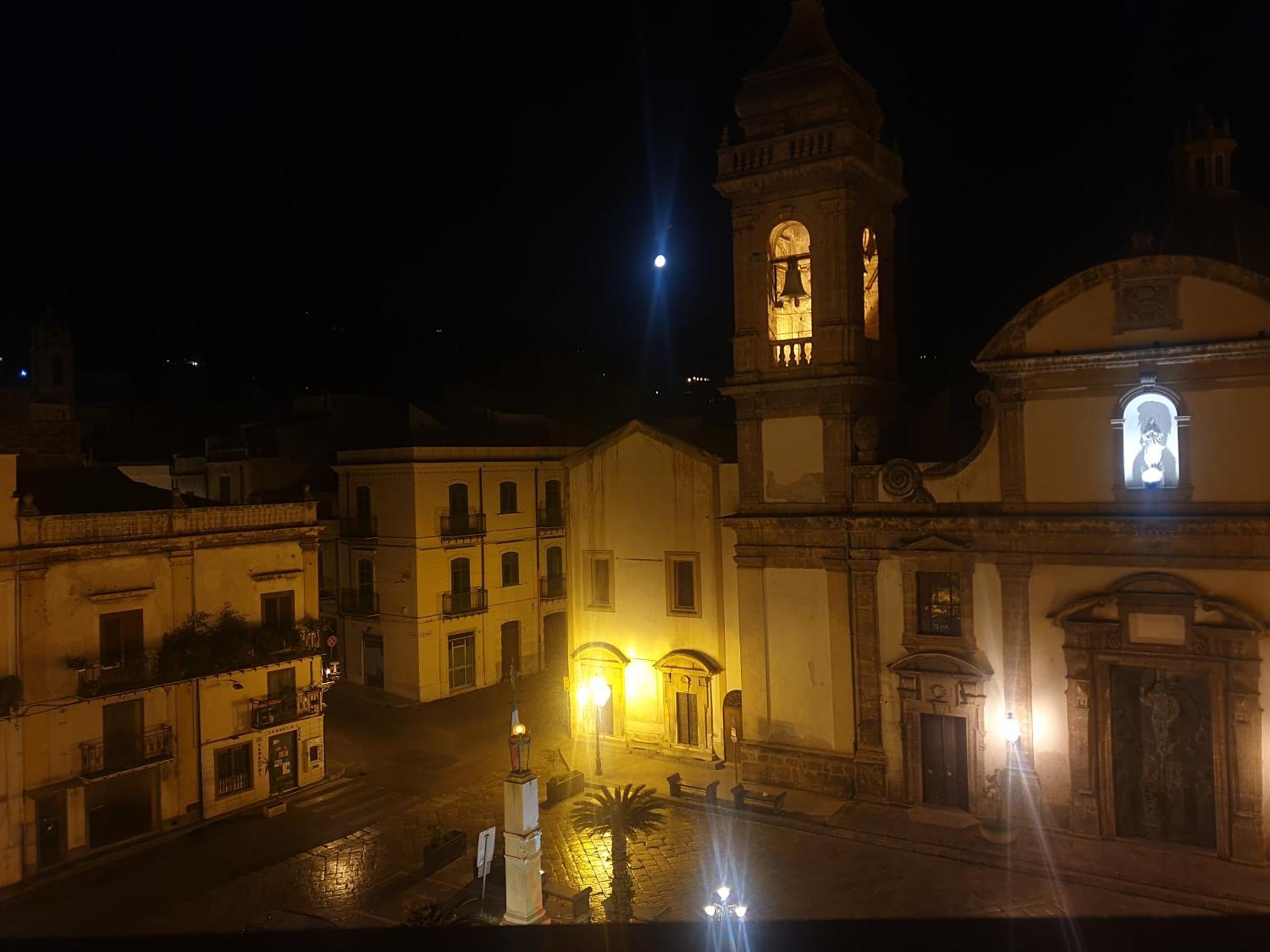 Bnb Donnalaura Carini Exterior photo