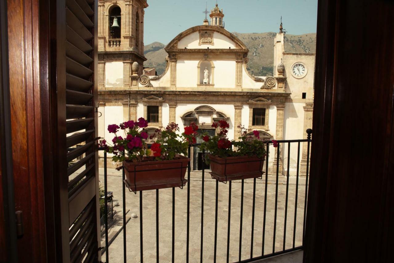 Bnb Donnalaura Carini Exterior photo
