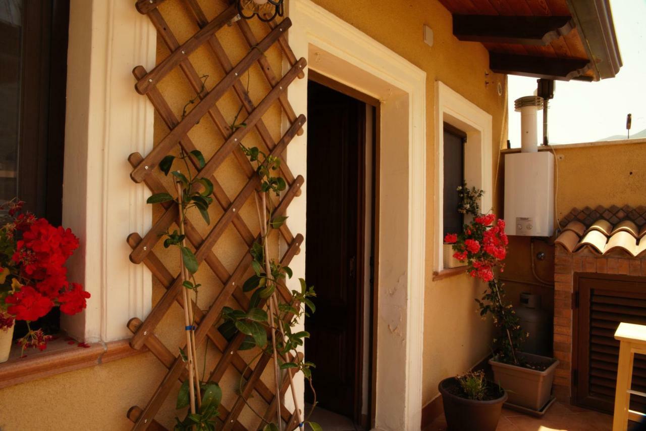 Bnb Donnalaura Carini Exterior photo