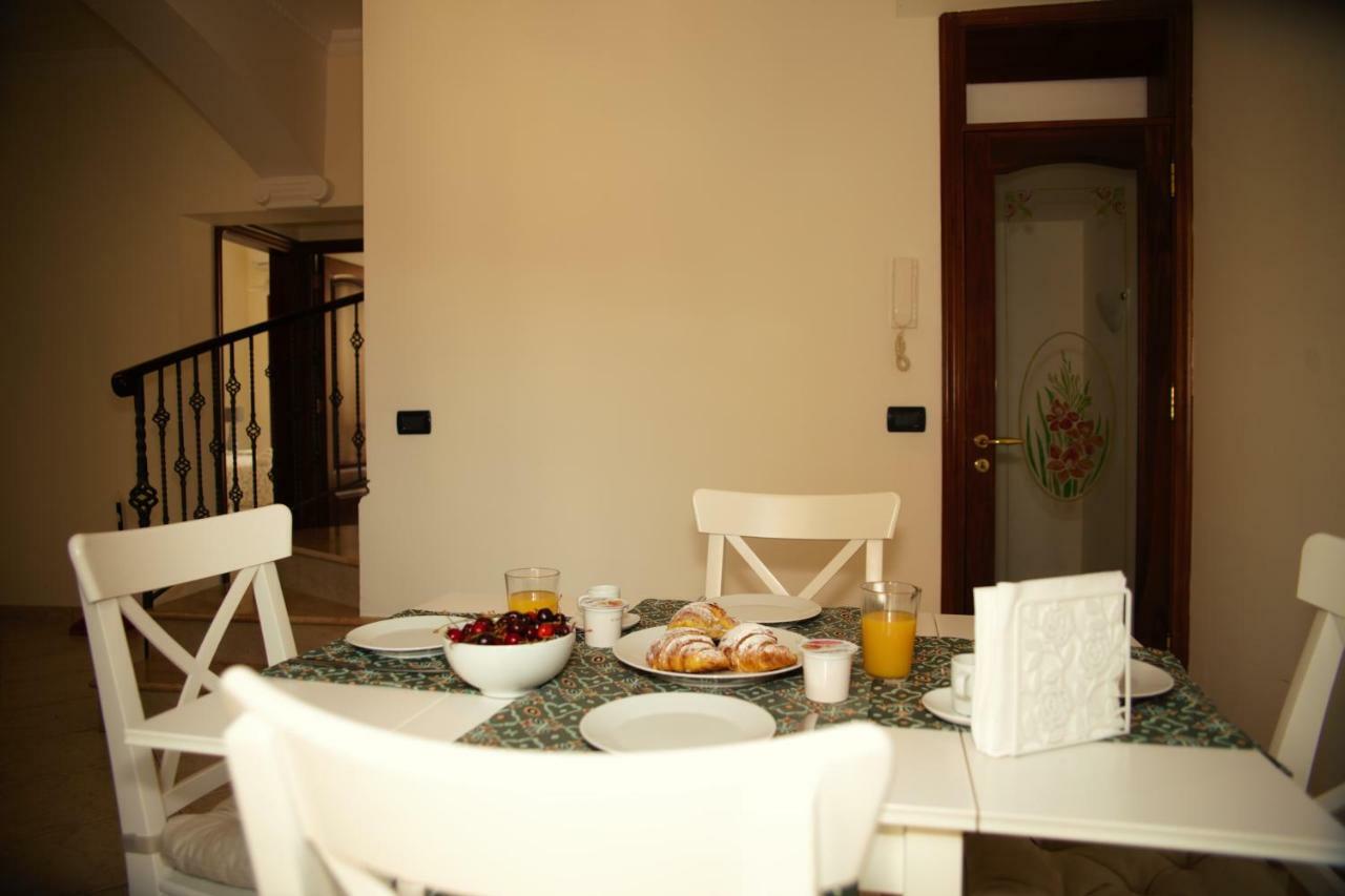 Bnb Donnalaura Carini Exterior photo